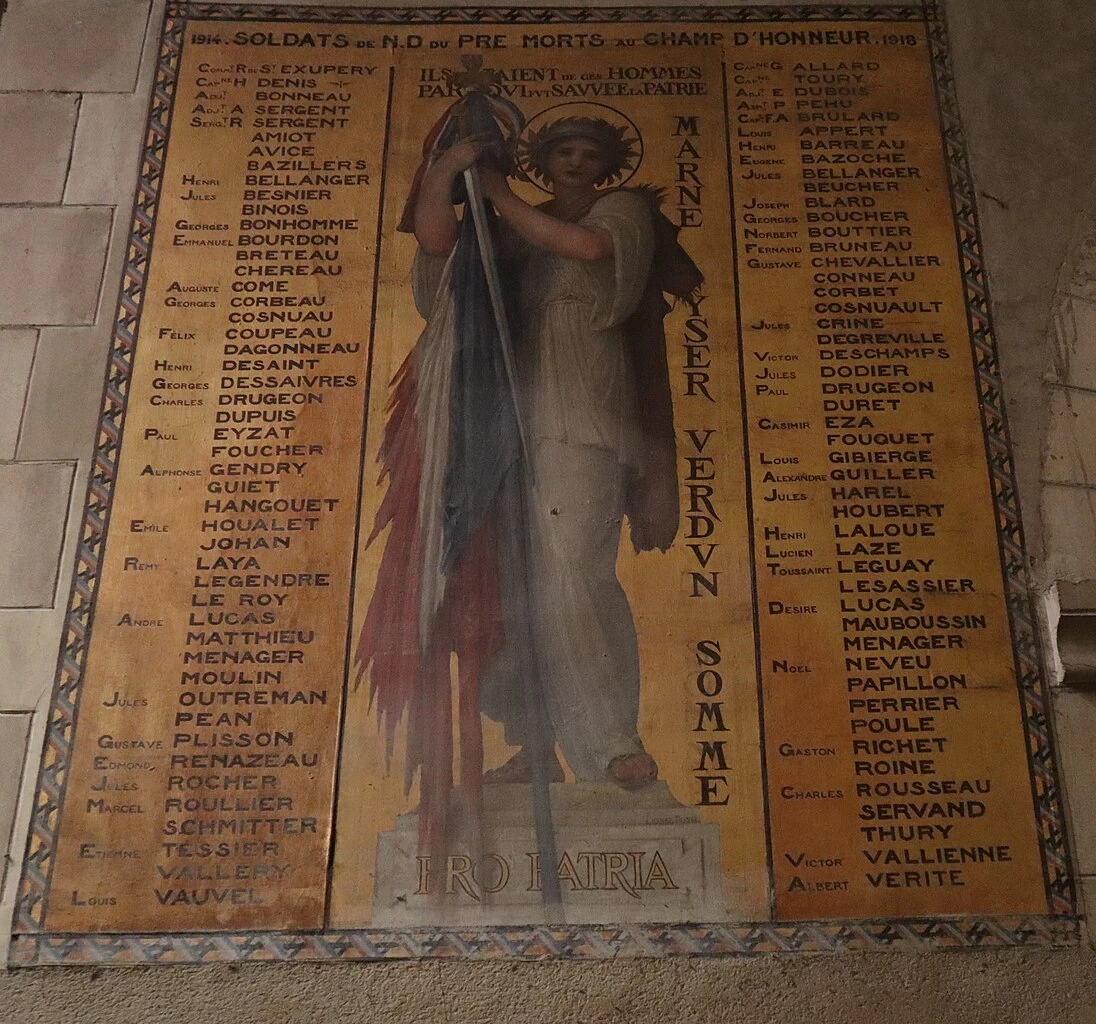 Interno della chiesa Notre - Dame, du, Pré a Le Mans (72). Monumento ai caduti della guerra 1914, 1918 1